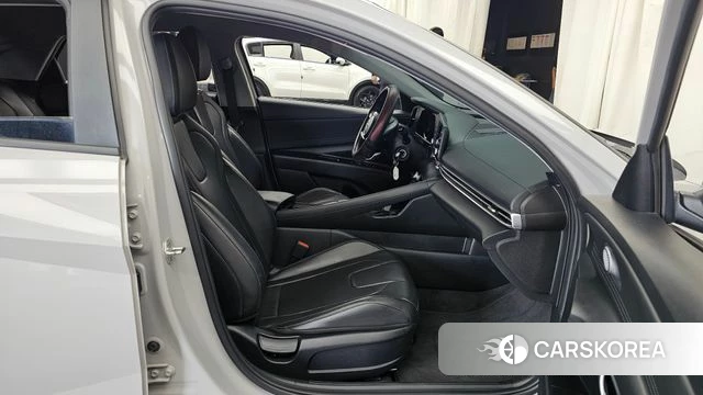 Hyundai Avante Hybrid (CN7) 2022 Серебристо-серый из Кореи, фото 2