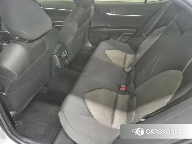 Toyota Camry (XV70) 2023 Серебряный из Кореи, фото 2