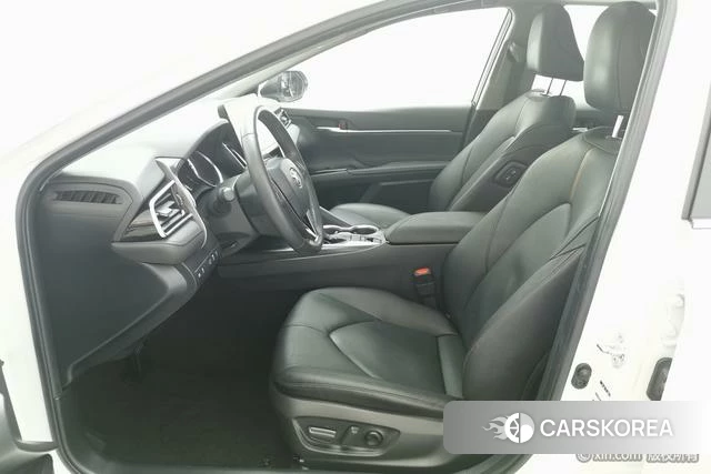 Toyota Camry 2021 Белый из Китая, фото 2