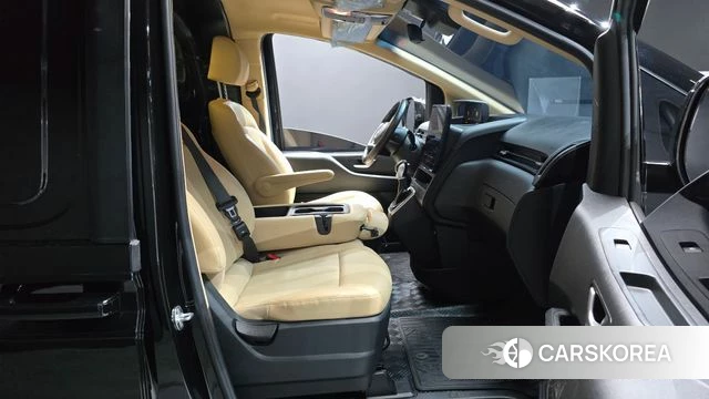 Hyundai Staria 2024 Черный из Кореи, фото 2