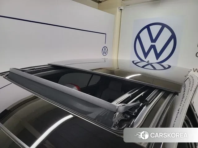 Volkswagen Golf 8th Generation 2024 Черный из Кореи, фото 2