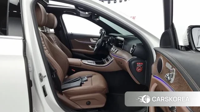 Mercedes-Benz E-Class W213 2020 Белый из Кореи, фото 2