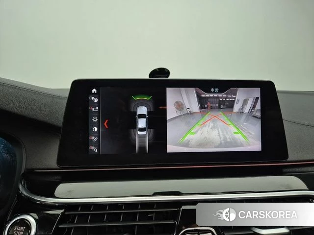BMW 5 Series (G30) 2018 Белый из Кореи, фото 2