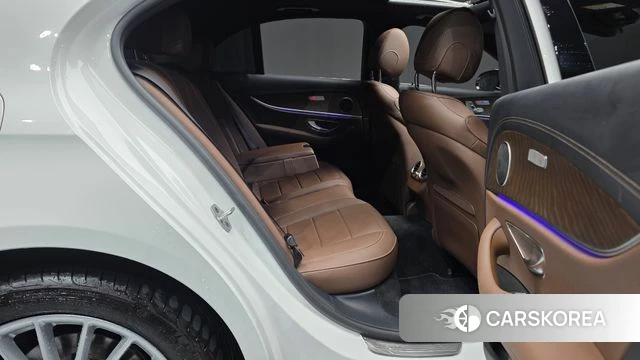 Mercedes-Benz E-Class W213 2022 Белый из Кореи, фото 2