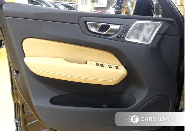 Volvo XC60 second Generation 2024 Черный из Кореи, фото 2