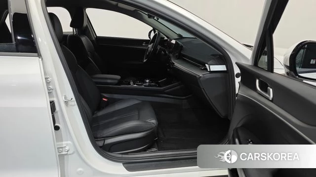 Kia The New K5 3rd generation 2023 Белый из Кореи, фото 2