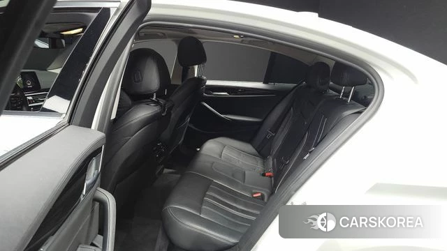 BMW 5 Series (G30) 2018 Белый из Кореи, фото 2