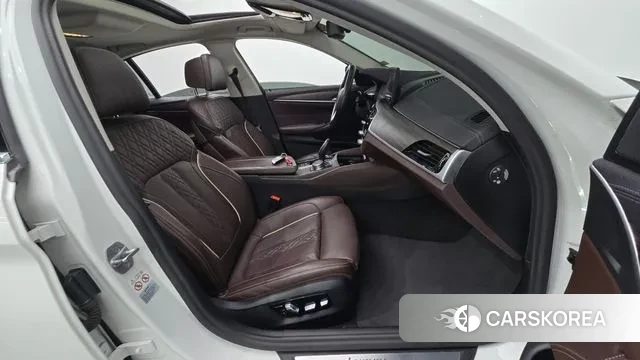 BMW 5 Series (G30) 2020 Белый из Кореи, фото 2