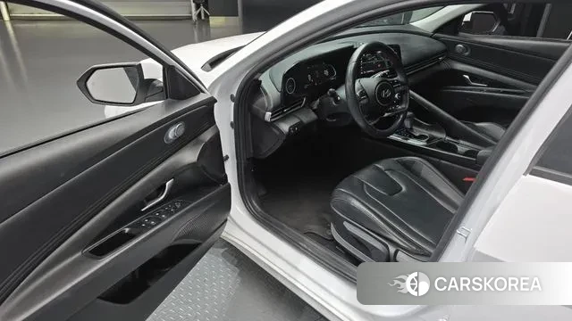 Hyundai The New Avante (CN7) 2023 Белый из Кореи, фото 2