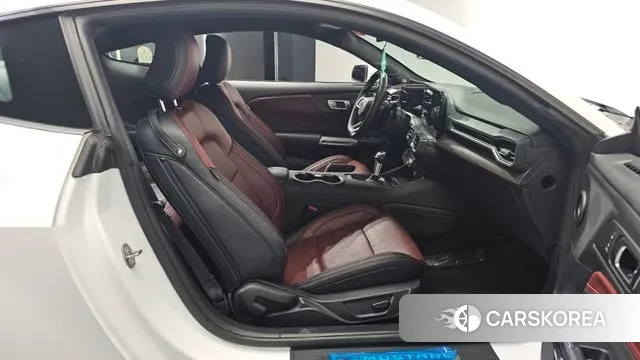 Ford Mustang 7th Generation 2024 Белый из Кореи, фото 2