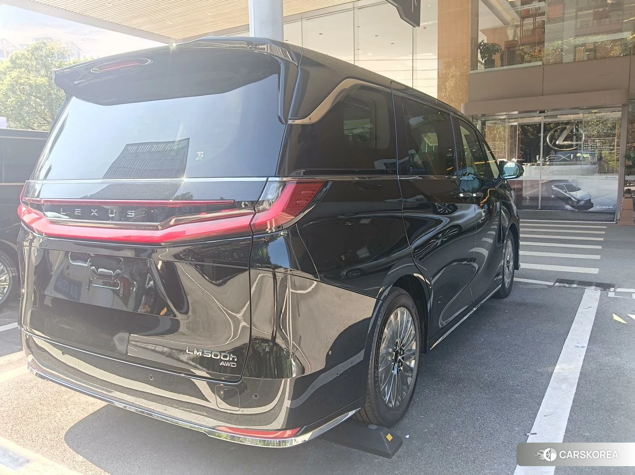 Lexus LM 2025 Черный из Китая, фото 2