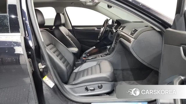 Volkswagen The New Passat 2018 Черный из Кореи, фото 2