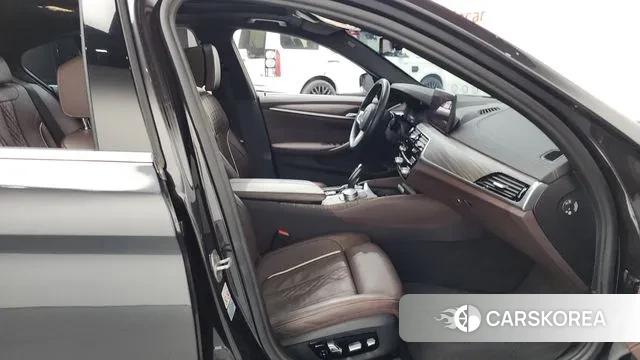 BMW 5 Series (G30) 2020 Серый из Кореи, фото 2