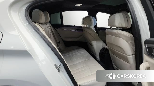 BMW 5 Series (G30) 2022 Белый из Кореи, фото 2