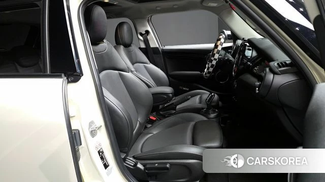 Mini Cooper 2020 Жемчужный цвет из Кореи, фото 2