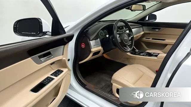 Jaguar XF (X260) 2018 Белый из Кореи, фото 2