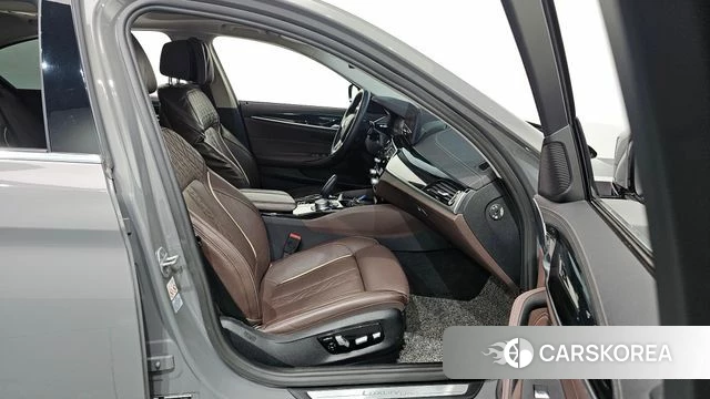 BMW 5 Series (G30) 2022 Серый из Кореи, фото 2