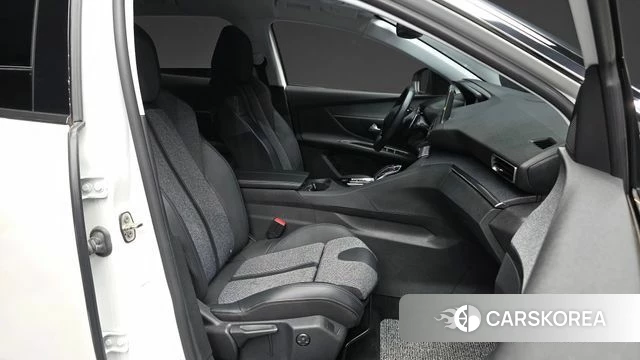 Peugeot 3008 second generation 2019 Белый из Кореи, фото 2