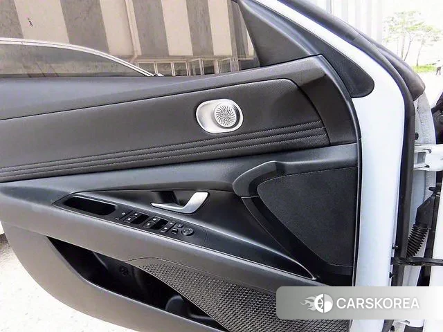 Hyundai The New Avante (CN7) 2023 Белый из Кореи, фото 2