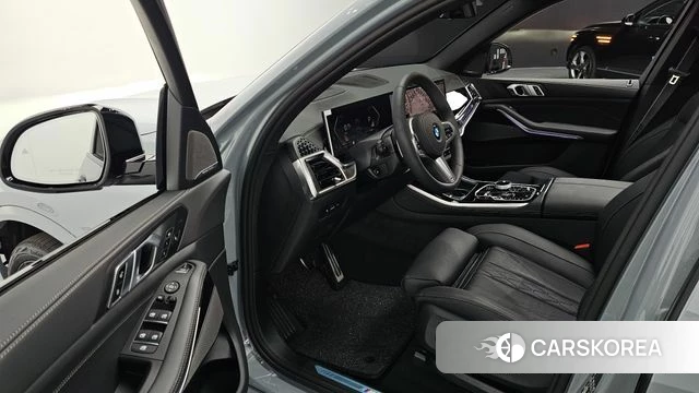 BMW X5 (G05) 2025 Светло-серебряный цвет из Кореи, фото 2