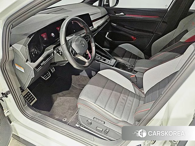 Volkswagen Golf 8th Generation 2023 Белый из Кореи, фото 2