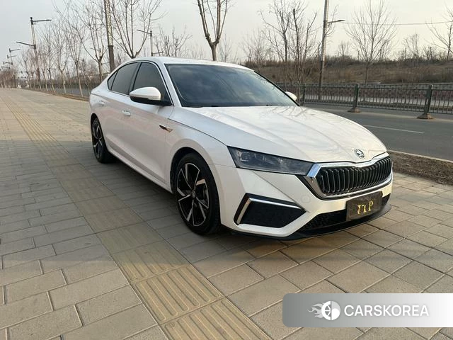 Skoda Octavia 2022 Белый из Китая, фото 2
