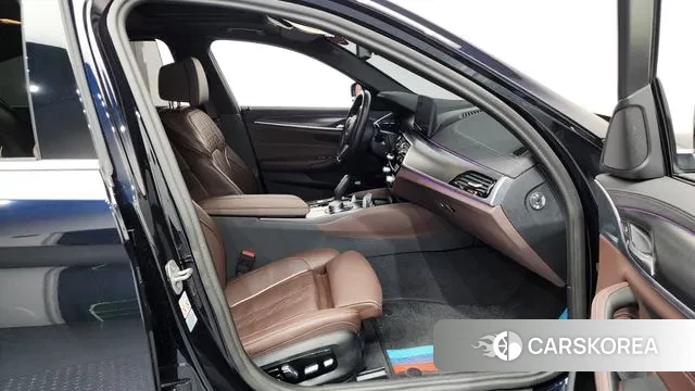 BMW 5 Series (G30) 2023 Черный из Кореи, фото 2