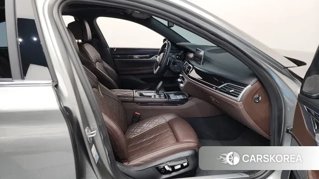 BMW 7 Series (G11) 2020 Песочный из Кореи, фото 2