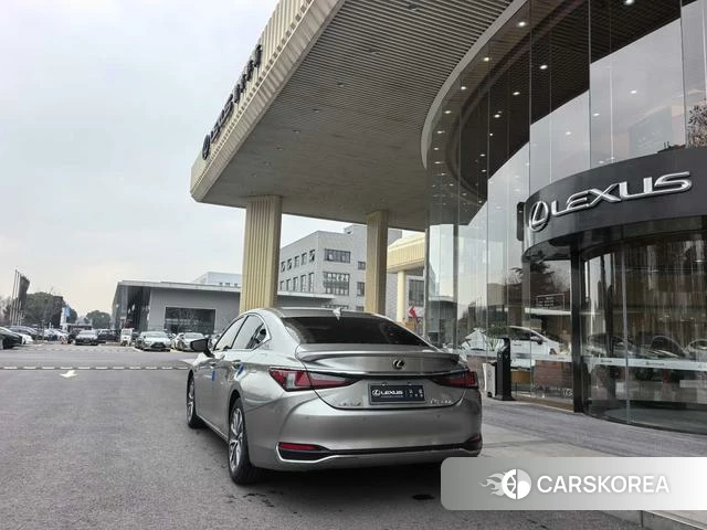 Lexus ES 2024 Серебристо-серый из Китая, фото 2