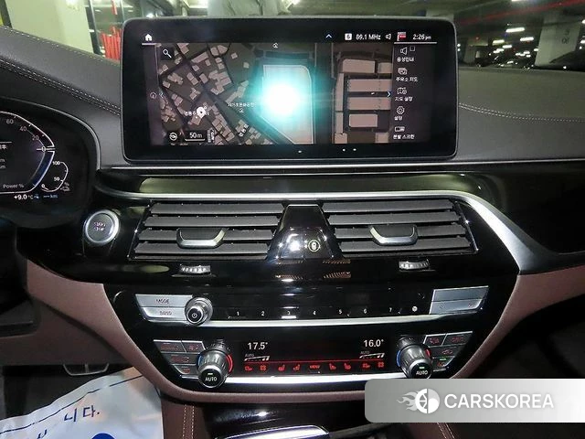 BMW 5 Series (G30) 2021 Белый из Кореи, фото 2