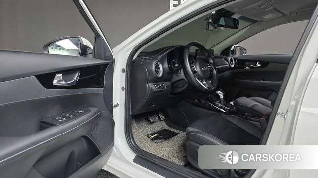 Kia The New K3 2nd generation 2023 Белый из Кореи, фото 2