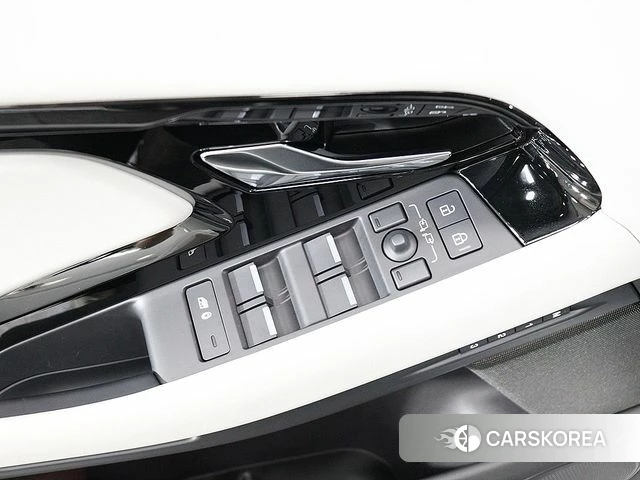 Land Rover Range Rover Evoque 2nd Generation 2025 Белый из Кореи, фото 2