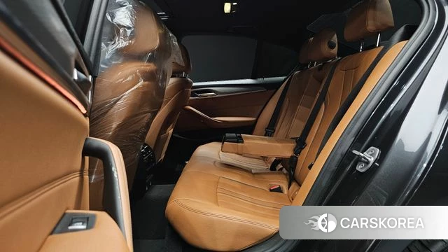 BMW 5 Series (G30) 2018 Серый из Кореи, фото 2