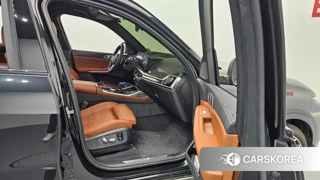 BMW X7 (G07) 2024 Черный из Кореи, фото 2