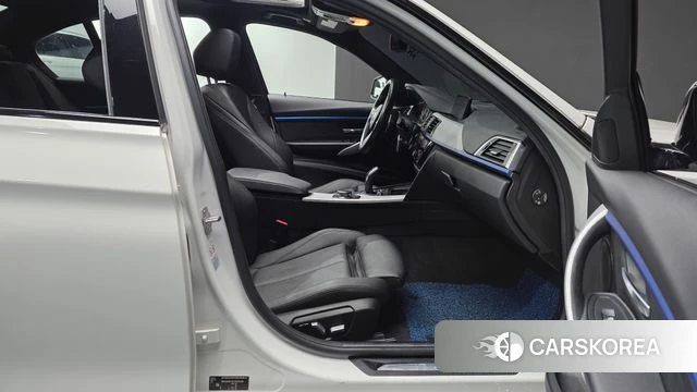 BMW 3 Series (F30) 2018 Белый из Кореи, фото 2