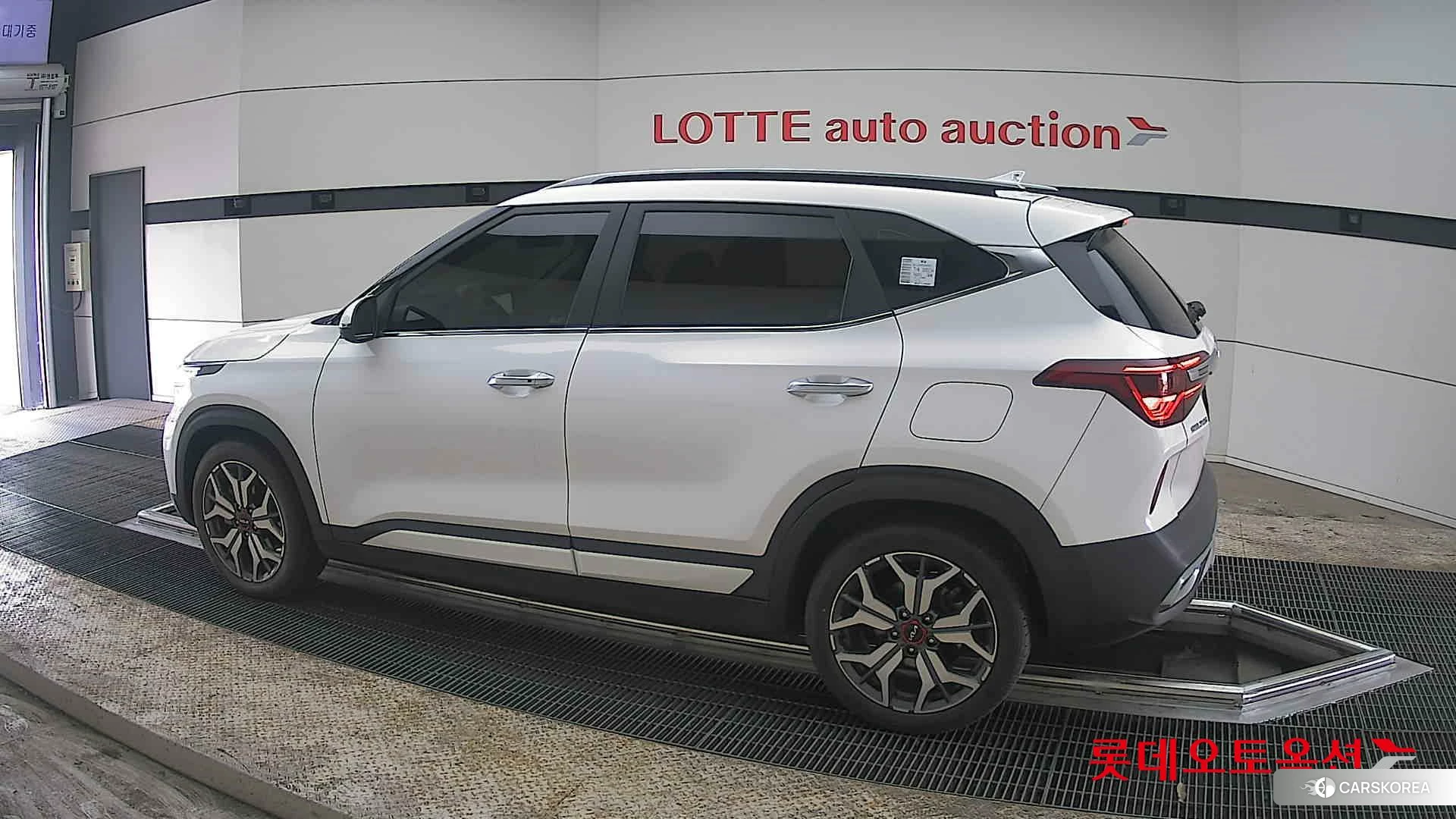 Kia Seltos 2022 Snow White Pearl из Кореи, фото 2