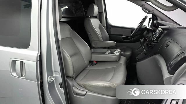 Hyundai Grand Starex 2018 Серебристо-серый из Кореи, фото 2