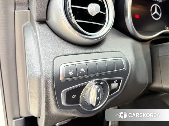 Mercedes-Benz C-Class W205 2021 Белый из Кореи, фото 2