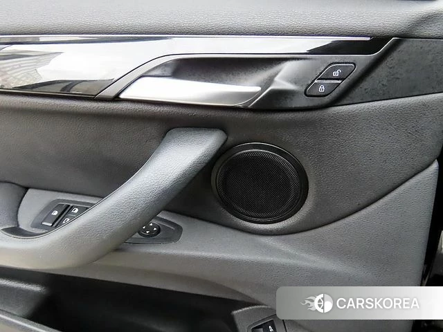 BMW X1 (F48) 2022 Черный из Кореи, фото 2