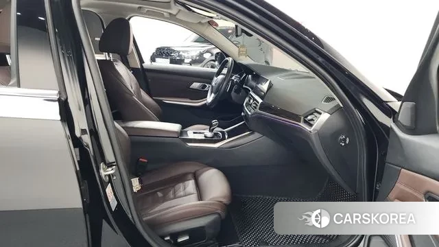 BMW 3 Series (G20) 2022 Черный из Кореи, фото 2