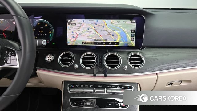 Mercedes-Benz E-Class W213 2023 Белый из Кореи, фото 2