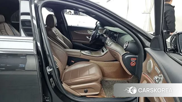 Mercedes-Benz E-Class W213 2021 Серый из Кореи, фото 2