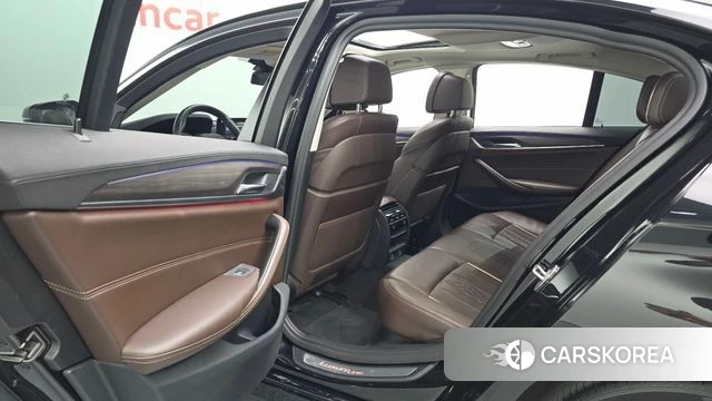 BMW 5 Series (G30) 2018 Черный из Кореи, фото 2