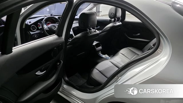 Mercedes-Benz C-Class W205 2018 Серебряный из Кореи, фото 2