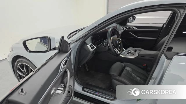 BMW 4 Series (G22) 2024 Серебристо-серый из Кореи, фото 2