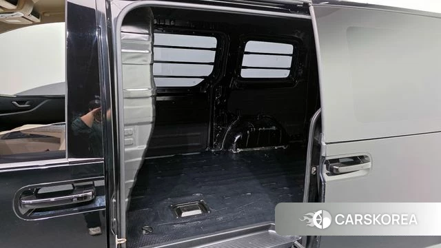 Hyundai Staria 2022 Черный из Кореи, фото 2