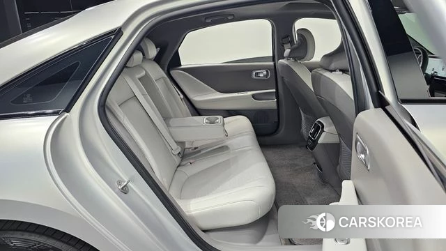 Hyundai Ionic 6 2023 Серебристо-серый из Кореи, фото 2