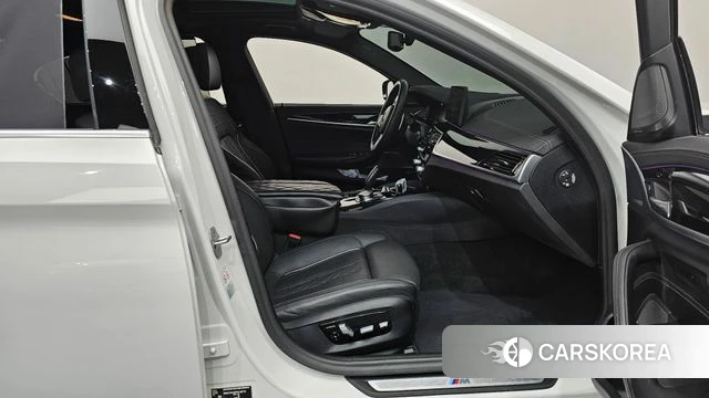 BMW 5 Series (G30) 2022 Белый из Кореи, фото 2