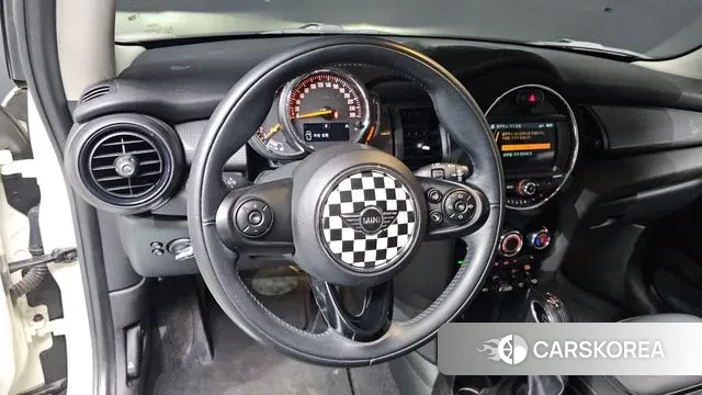 Mini Cooper 2018 Жемчужный цвет из Кореи, фото 2