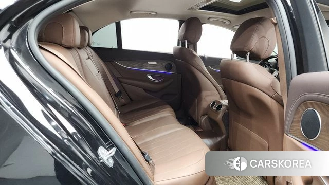 Mercedes-Benz E-Class W213 2018 Черный из Кореи, фото 2